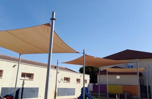 Instalación de nuevos toldos de sombra en la Escuela Infantil Municipal